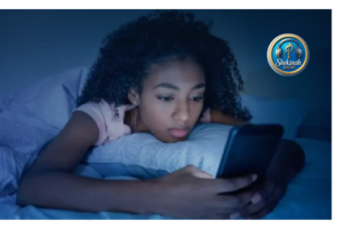 Celular aos 12 anos: o alerta silencioso que pode afetar a autoestima do seu filho aos 14
